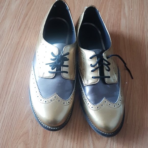 Shoes - Picture 2 of 4